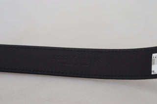 Elegant Leather Belt With Metal Buckle Closure