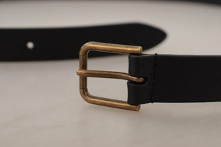 Elegant Black Leather Belt With Metal Buckle