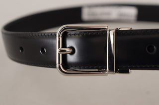 Sleek Black Leather Belt With Metal Buckle